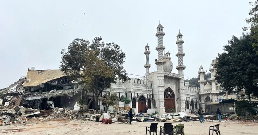 দিল্লিতে মসজিদ এলাকায় উচ্ছেদ অভিযানে উত্তেজনা, ৫ পুলিশ আহত