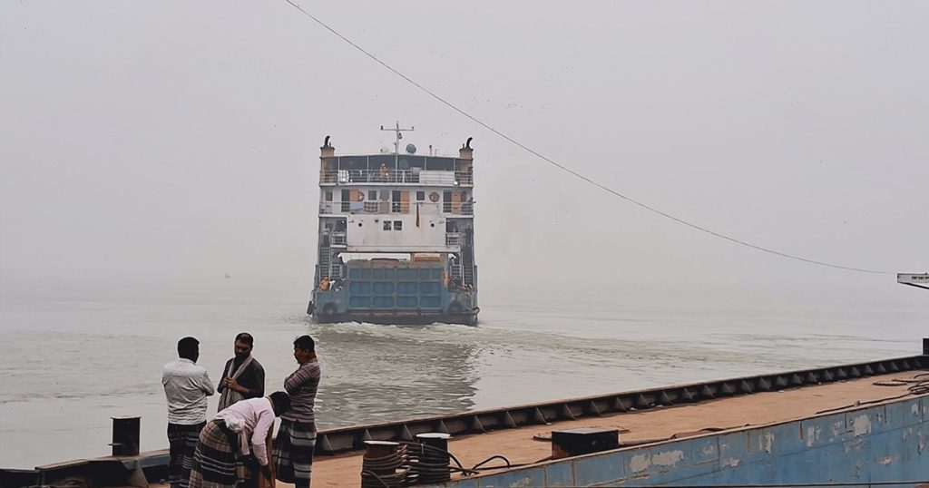 দৌলতদিয়া-পাটুরিয়া নৌরুটে ৮ ঘণ্টা পর ফেরি চলাচল স্বাভাবিক