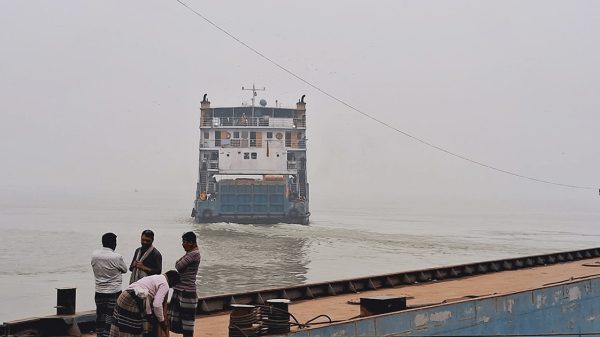 দৌলতদিয়া-পাটুরিয়া নৌরুটে ৮ ঘণ্টা পর ফেরি চলাচল স্বাভাবিক