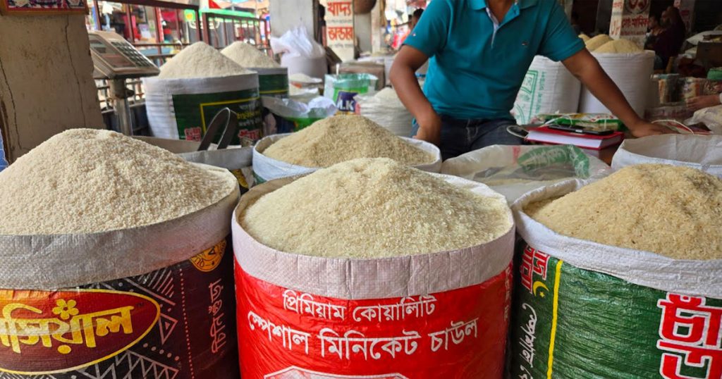 নওগাঁয় কেজিতে ৫ টাকা পর্যন্ত বেড়েছে সরু চালের দাম