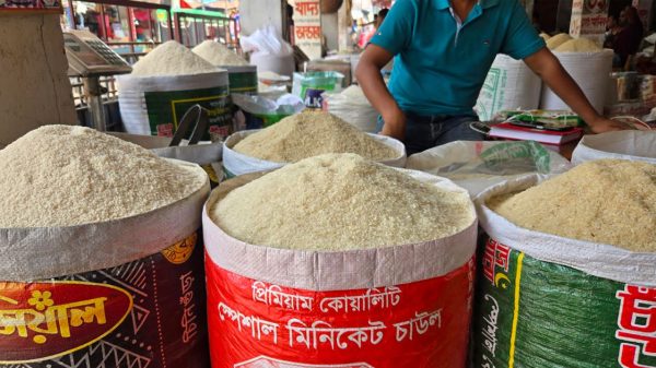 নওগাঁয় কেজিতে ৫ টাকা পর্যন্ত বেড়েছে সরু চালের দাম