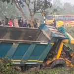 নওগাঁয় ডাম্প ট্রাকের চাপায় নিহত ৫