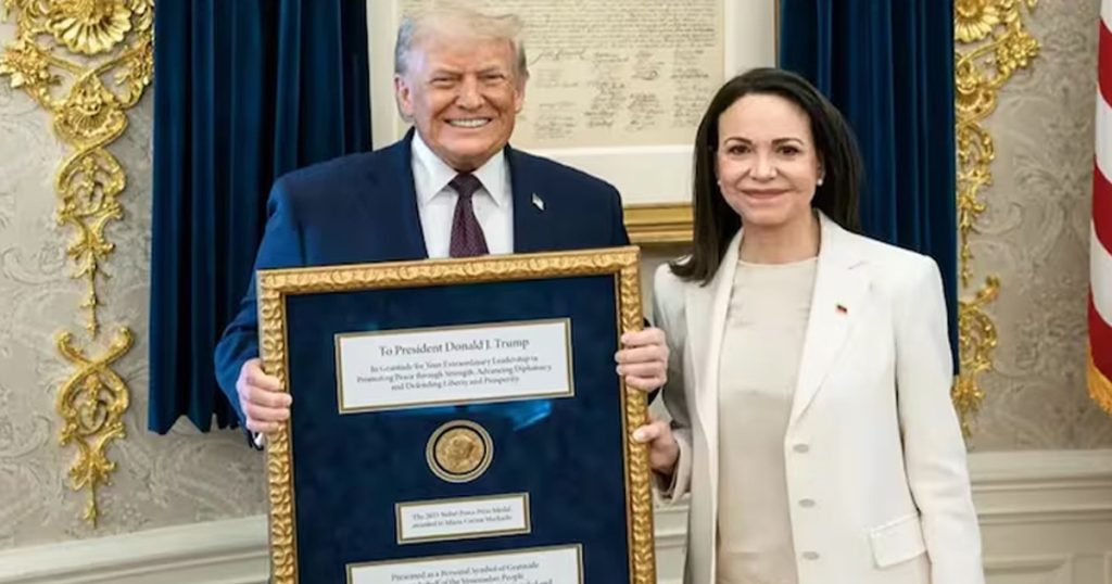 নিজের পাওয়া নোবেল পদক ট্রাম্পকে উপহার দিলেন মাচাদো