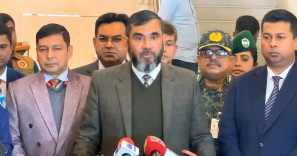 নির্বাচনের আগে অবৈধ অস্ত্র উদ্ধার জরুরি ইসি সানাউল্লাহ