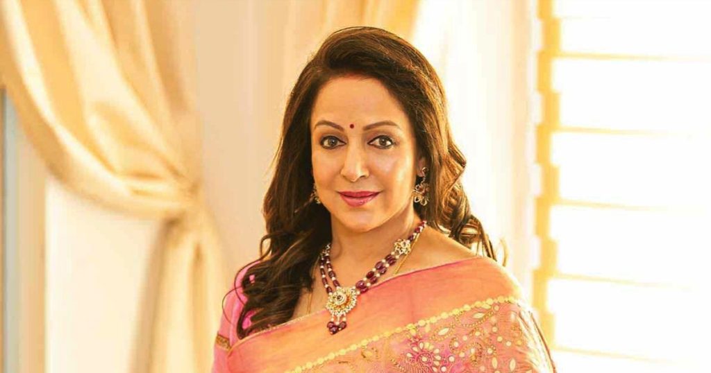 নেটিজেনদের কটাক্ষের শিকার হেমা মালিনী নেটিজেনদের কটাক্ষের শিকার হেমা মালিনী