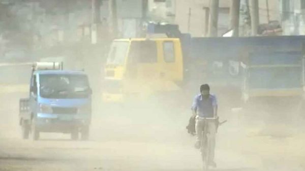 বায়ুদূষণে আজও শীর্ষে ঢাকা