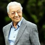 বাসায় পড়ে যাওয়ার পর হাসপাতালে মাহাথির মোহাম্মদ