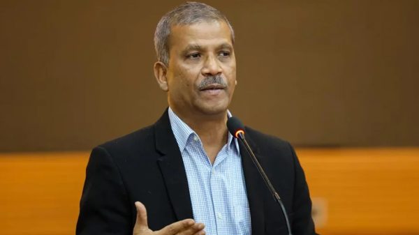 বিশ্বকাপ দলের সাথে বিকেলে বৈঠকে বসবেন আসিফ নজরুল