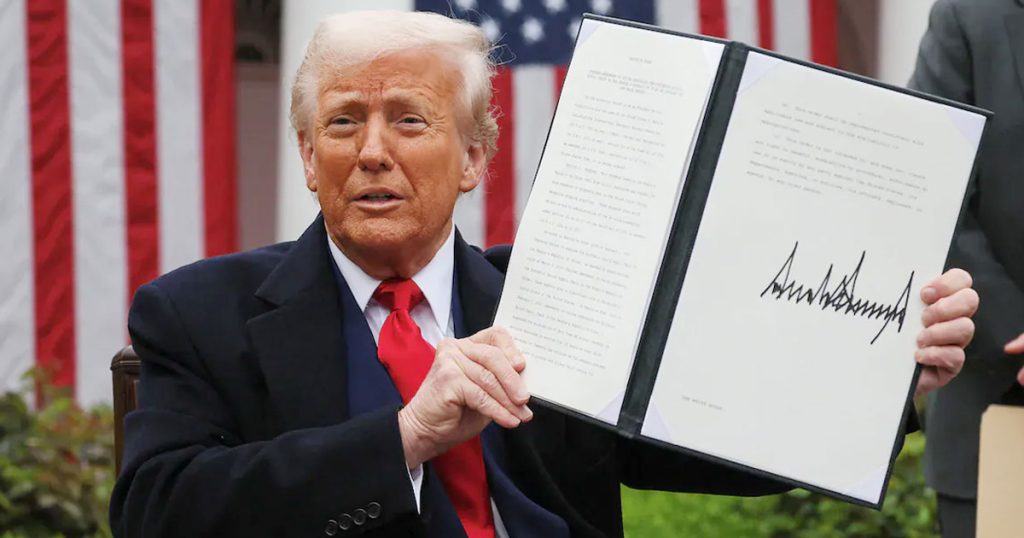 ভারতের ওপর ৫০০ শতাংশ শুল্ক আরোপের বিলে ট্রাম্পের সম্মতি