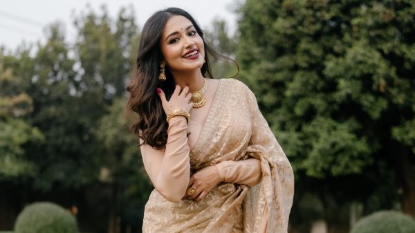 মায়ের শাড়িতে নস্টালজিক তাসনিয়া ফারিণ