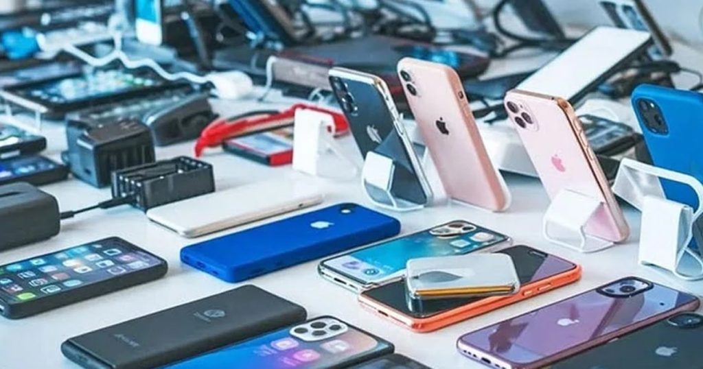 মোবাইল ফোন আমদানিতে শুল্ক কমেছে