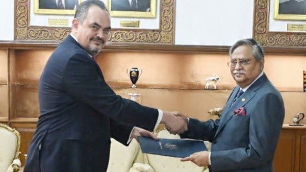 রাষ্ট্রপতির কাছে নতুন মার্কিন রাষ্ট্রদূতের পরিচয়পত্র পেশ