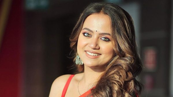 রাস্তায় হেনস্তার শিকার অভিনেত্রী অহনা দত্ত