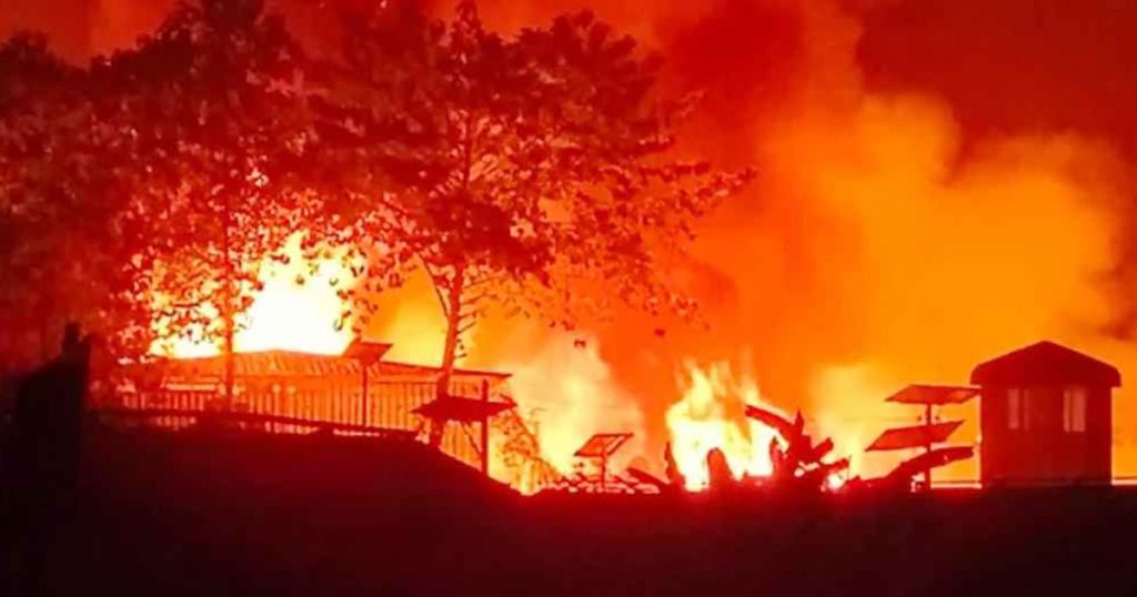 রোহিঙ্গা ক্যাম্পে ভয়াবহ আগুন, পুড়ল ৫০০ বসতি রোহিঙ্গা ক্যাম্পে ভয়াবহ আগুন, পুড়ল ৫০০ বসতি