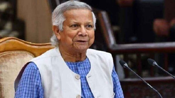 লুট হওয়া অস্ত্র দ্রুত উদ্ধার করার তাগিদ প্রধান উপদেষ্টার