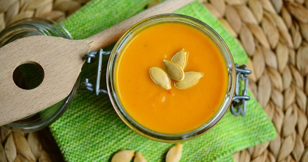 শীতে যে খাবারগুলো আপনাকে উষ্ণ রাখবে শীতে যে খাবারগুলো আপনাকে উষ্ণ রাখবে