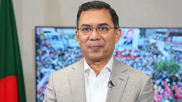 সাংবাদিকদের সঙ্গে তারেক রহমানের শুভেচ্ছা বিনিময়