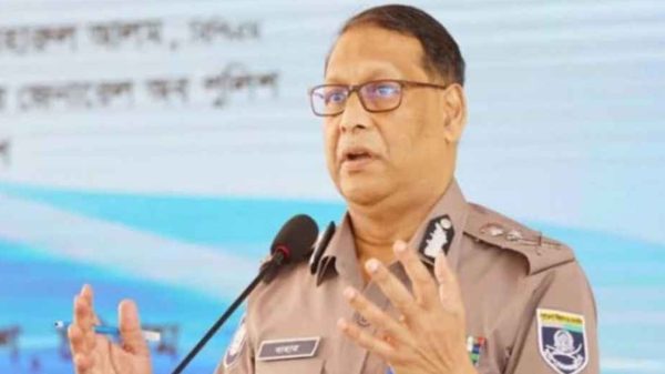 সাংবাদিকদের হামলায় জড়িতদের দ্রুত গ্রেপ্তারের নির্দেশ