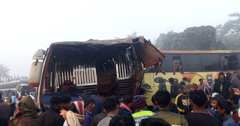 সিলেটে বাসের মুখোমুখি সংঘর্ষে নিহত ২, আহত অন্তত ১০