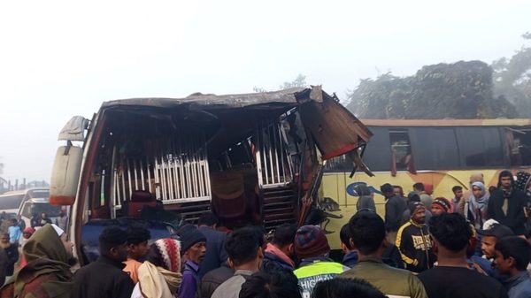 সিলেটে বাসের মুখোমুখি সংঘর্ষে নিহত ২, আহত অন্তত ১০