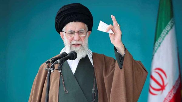 হামলা হলে মধ্যপ্রাচ্যের মার্কিন ঘাঁটিগুলো উড়িয়ে দেবে ইরান!