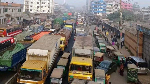 গাজীপুরে দুই মহাসড়কে ৫০ কিলোমিটার যানজট, ভাড়া তিনগুন