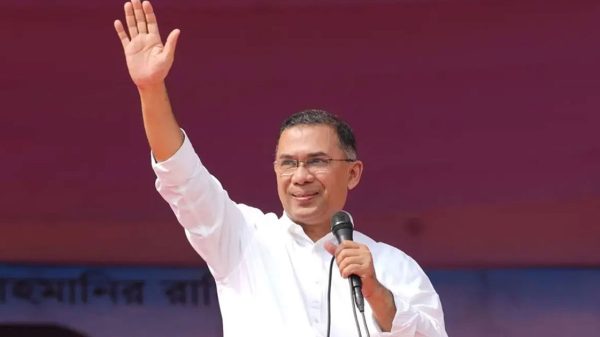 বরিশালের মাটিতে পা রাখলেন তারেক রহমান