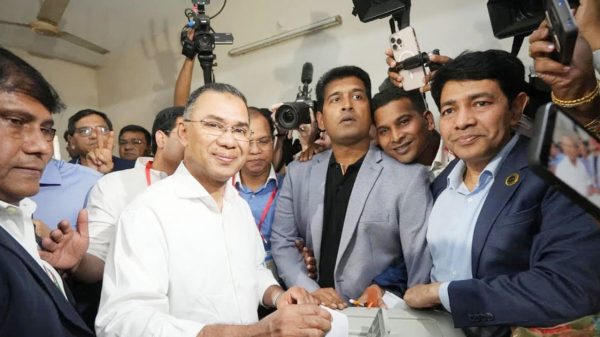 ঢাকা-১৭ : এগিয়ে তারেক রহমান