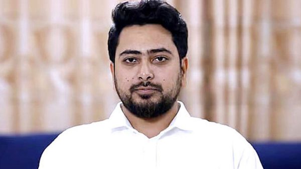 ঢাকা-১১ : এক কেন্দ্রে এগিয়ে নাহিদ ইসলাম