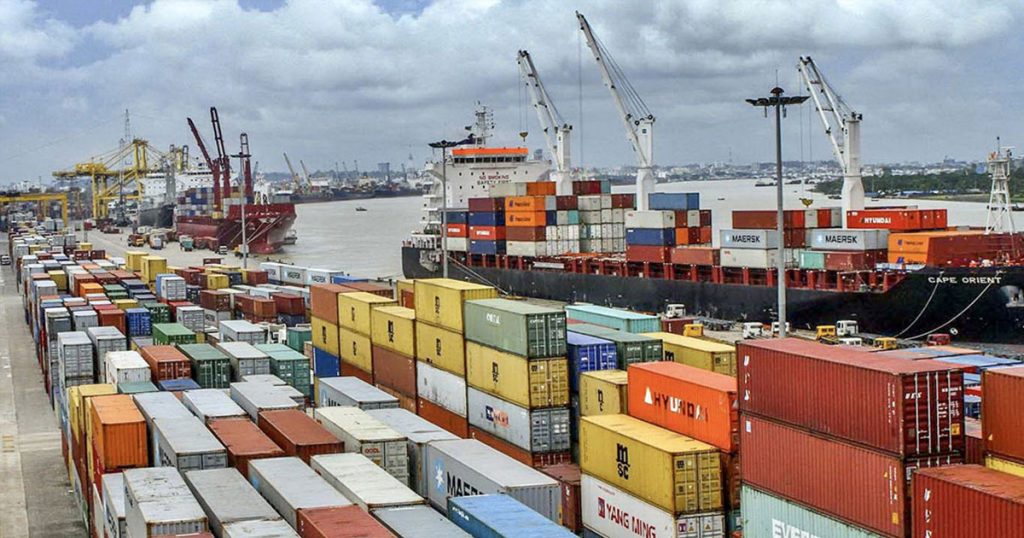 অনির্দিষ্টকালের ধর্মঘট শুরু, অচল চট্টগ্রাম বন্দর