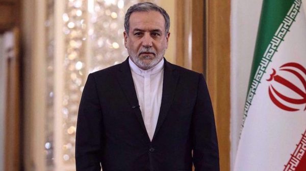 মার্কিন যুদ্ধজাহাজ আমাদের ভীত করে না: আব্বাস আরাগচি