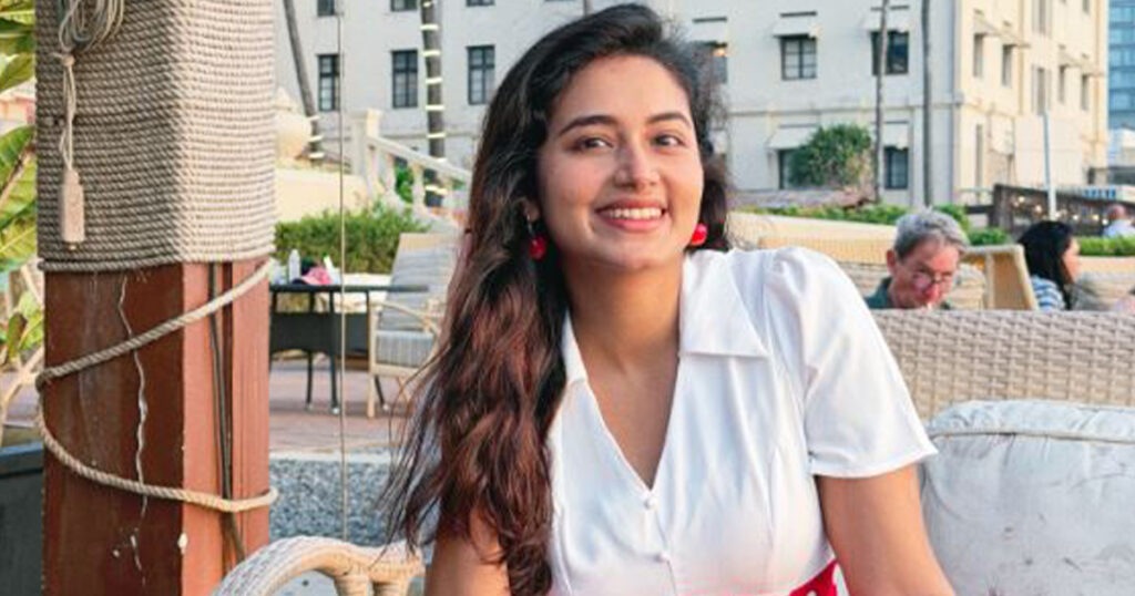 কলকাতার ক্যাফে কালচারে মুগ্ধ তাসনিয়া ফারিণ কলকাতার ক্যাফে কালচারে মুগ্ধ তাসনিয়া ফারিণ