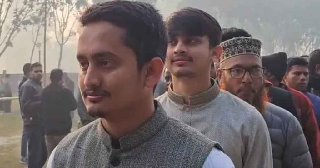 দীর্ঘ লাইনে দাঁড়িয়ে ভোট দিলেন সারজিস