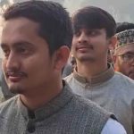 দীর্ঘ লাইনে দাঁড়িয়ে ভোট দিলেন সারজিস