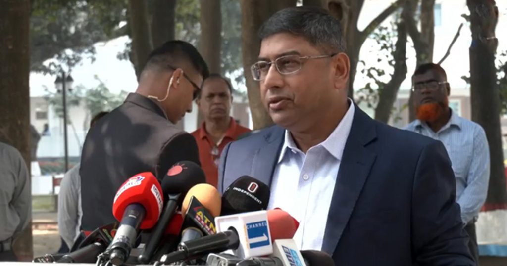 দেশবাসীকে নির্ভয়ে ভোট দেয়ার আহ্বান সেনাপ্রধানের
