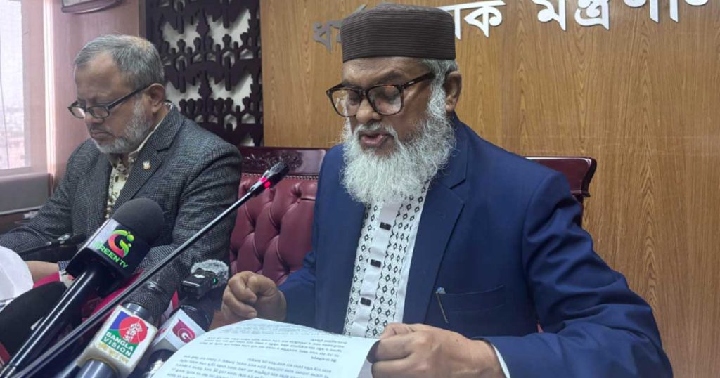 এ বছরও সরকারি ব্যয়ে কাউকে হজে নেওয়া হবে না: ধর্ম উপদেষ্টা