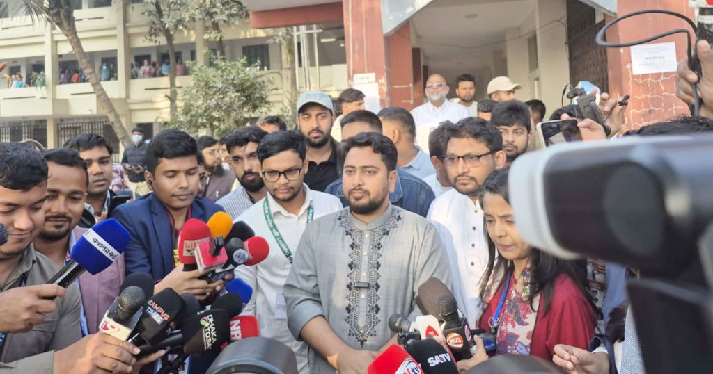 উৎসবমুখর পরিবেশ, ভোট কেন্দ্রে আসুন: নাহিদ ইসলাম নাহিদ ইসলাম