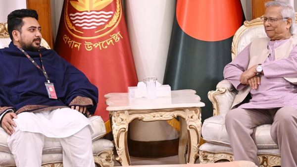 নাহিদ ইসলামকে প্রধান উপদেষ্টার বার্তা