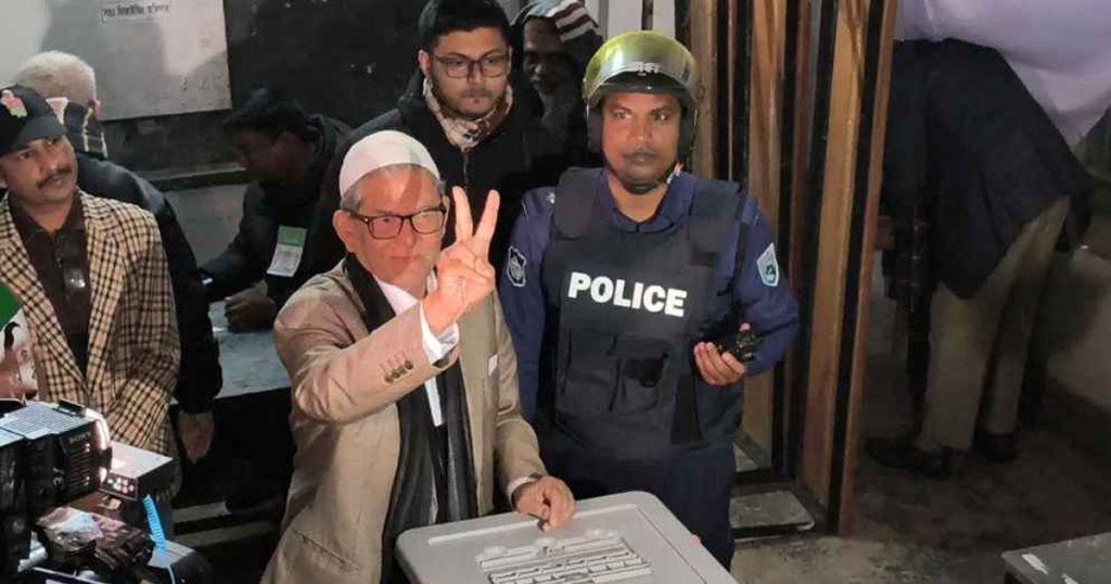 নিজ এলাকায় ভোট দিলেন মির্জা ফখরুল নিজ এলাকায় ভোট দিলেন মির্জা ফখরুল