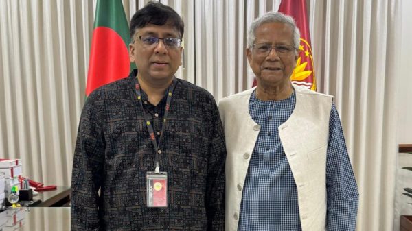 প্রধান উপদেষ্টার সঙ্গে সাক্ষাৎ করলেন অধ্যাপক মাহবুব আলম