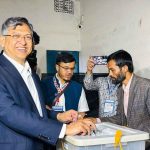 ভোট দিলেন সালাহউদ্দিন আহমদ 