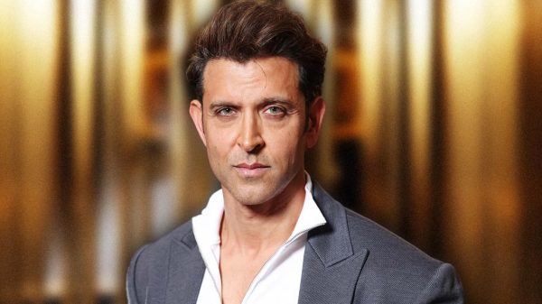 মায়ের জন্মদিনে বিশেষ উপহার দিলেন হৃতিক