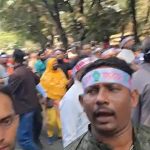 যমুনা অভিমুখে সরকারি কর্মচারীদের বিক্ষোভ