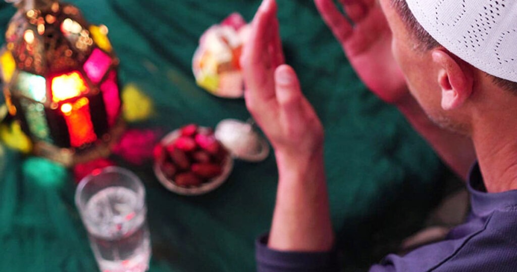 যে দুই শ্রেণির মানুষের রোজা রেখে কোনো লাভ হবে না