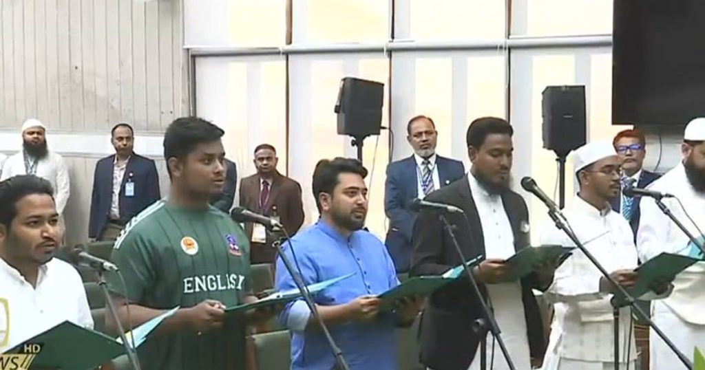 শপথ নিলেন এনসিপির নবনির্বাচিত এমপিরা শপথ নিলেন এনসিপির নবনির্বাচিত এমপিরা