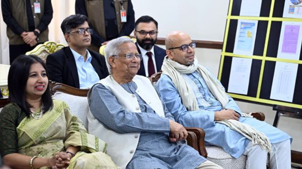 সারা দেশের ভোটদানের চিত্র পর্যবেক্ষণ করেছেন প্রধান উপদেষ্টা