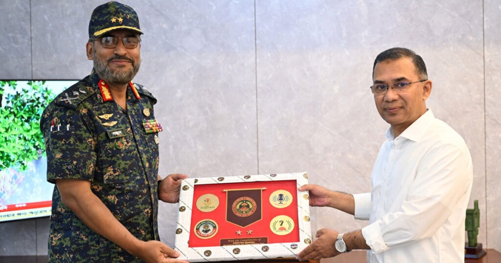 প্রধানমন্ত্রীর সঙ্গে আনসার ও ভিডিপির মহাপরিচালকের সাক্ষাৎ