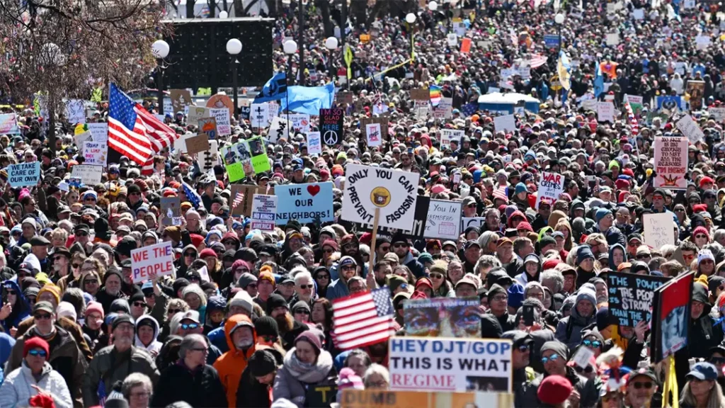 ট্রাম্পের বিরুদ্ধে ৮০ লাখ মানুষের বিক্ষোভ