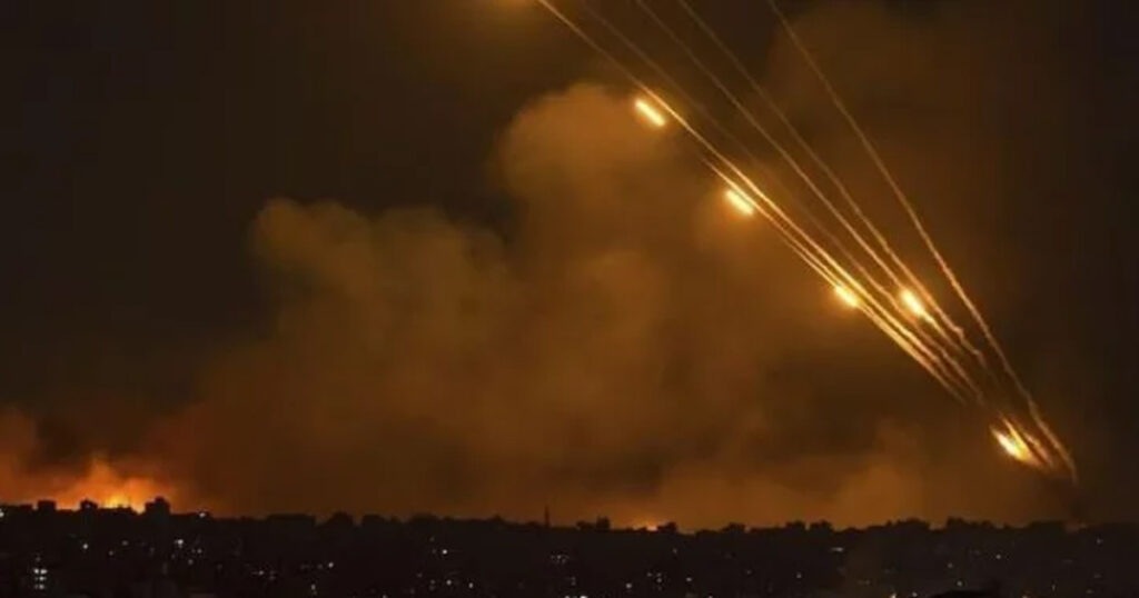 ইসরায়েলে ফের ক্ষেপণাস্ত্র হামলা চালিয়েছে ইরান: আইডিএফ ইসরায়েলে ফের ক্ষেপণাস্ত্র হামলা চালিয়েছে ইরান: আইডিএফ