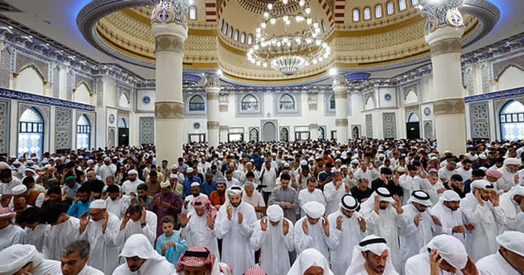 আমিরাতে ঈদের নামাজ মসজিদের ভেতরে আদায়ের নির্দেশ
